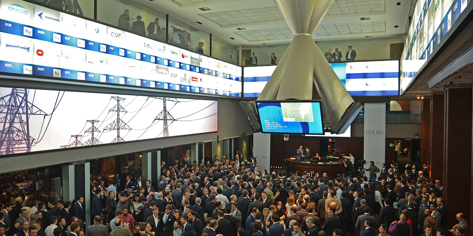 Bolsa de valores dispara e dólar recua: entenda por que o Ibovespa atingiu 174 mil pontos