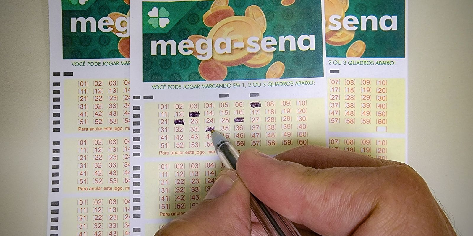 Mega-Sena acumula e pode pagar R$ 42 milhões nesta terça-feira