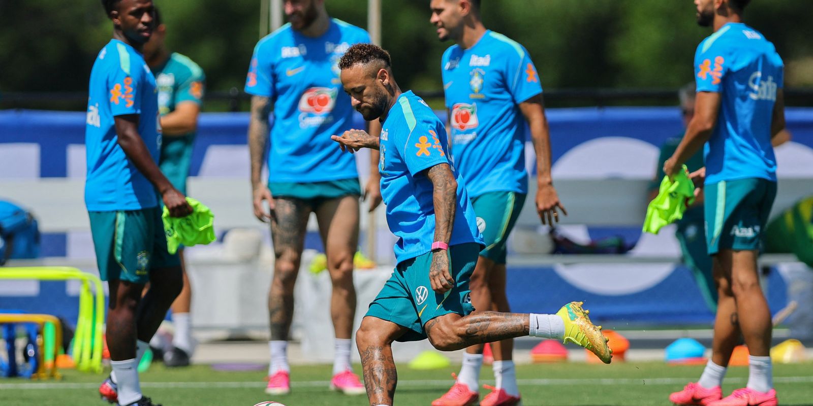 Seleção brasileira enfrenta calor sufocante na preparação para as oitavas contra a Noruega