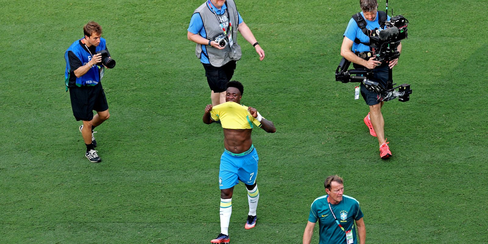 Vini Jr. faz promessa ousada após eliminação e Marquinhos surpreende sobre futuro na Seleção