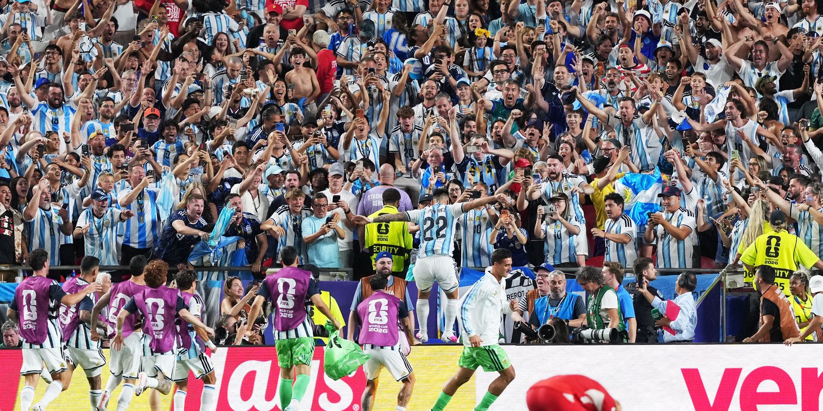 Argentina sofre, mas avança para a semifinal da Copa do Mundo e pega a Inglaterra
