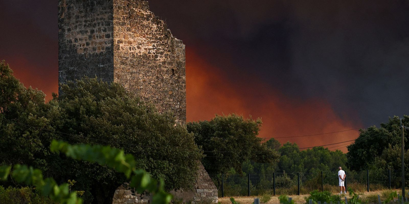 Incêndios florestais ameaçam Bordeaux e forçam evacuações recordes na Europa