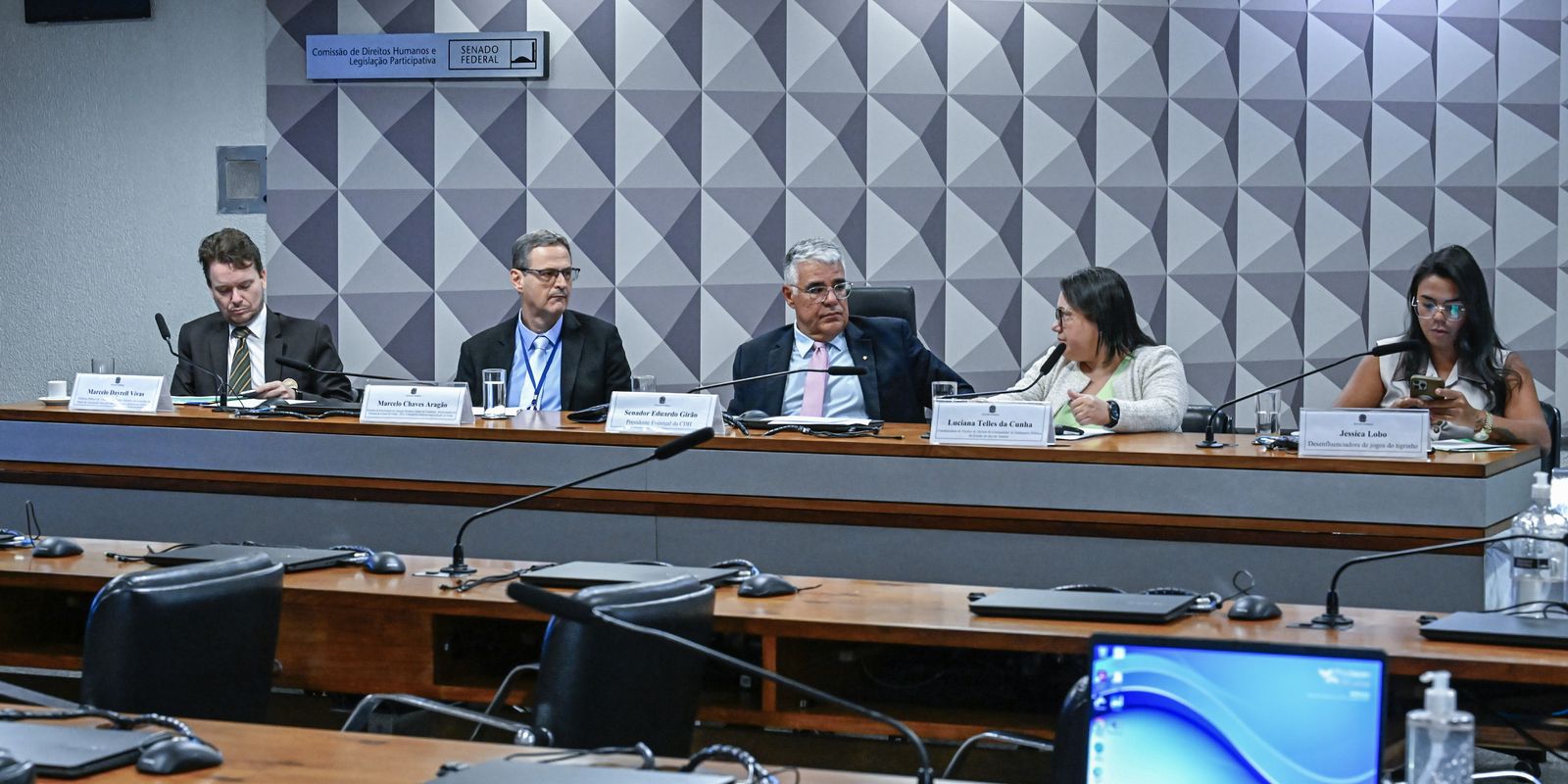 Publicidade de bets em xeque: defensores alertam para endividamento e crise na saúde mental