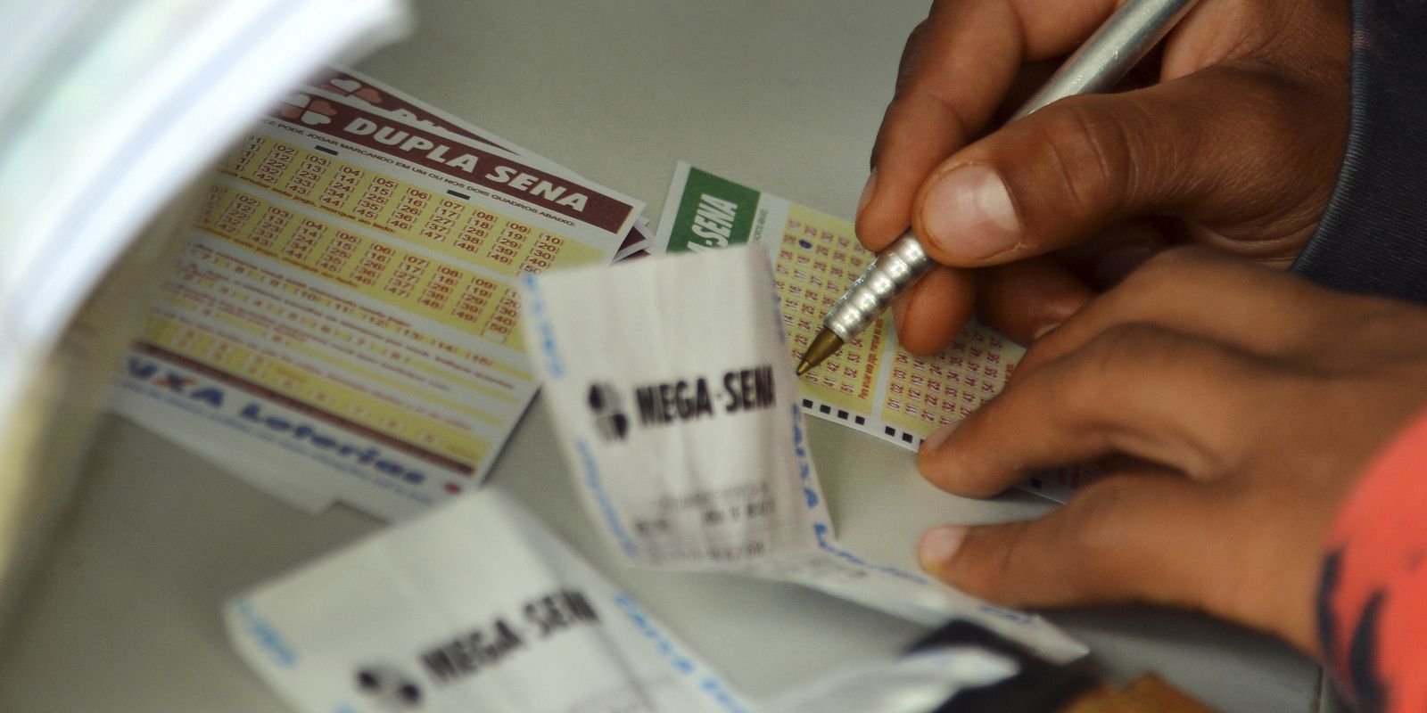 Mega-Sena acumula em R$ 30 milhões: veja os números sorteados e como apostar