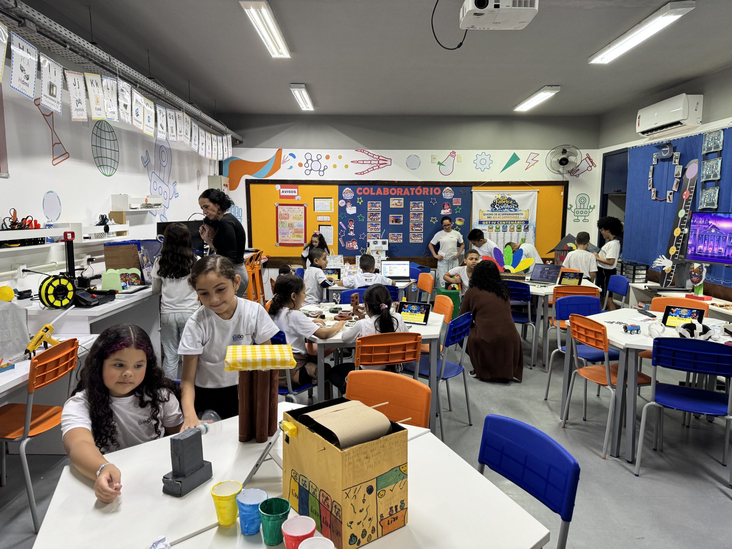 Orgulho carioca: escola GET da Maré é finalista do Prêmio Melhores Escolas do Mundo 2026