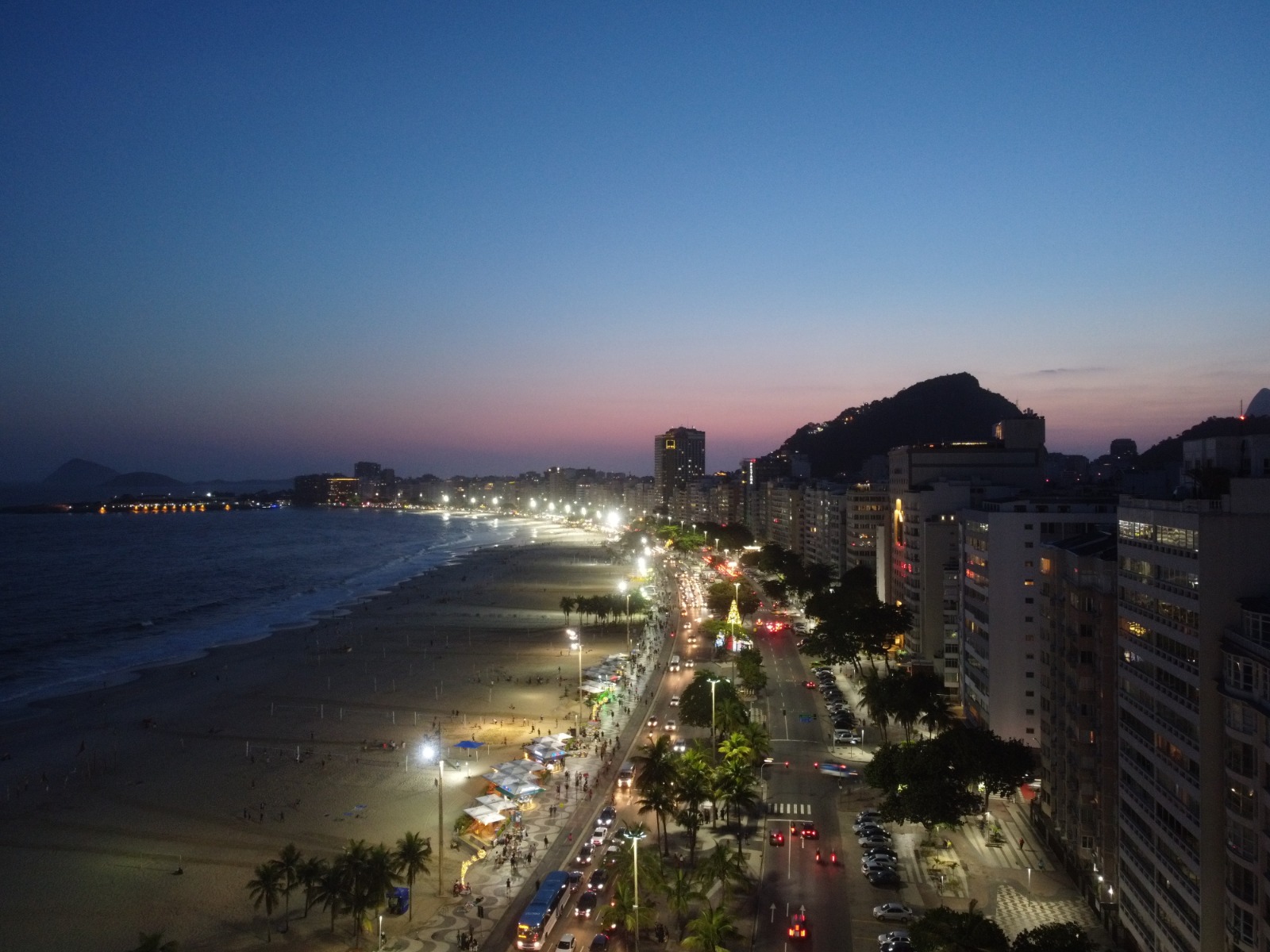 Rio de Janeiro atinge marca histórica de 525 mil luminárias de LED instaladas