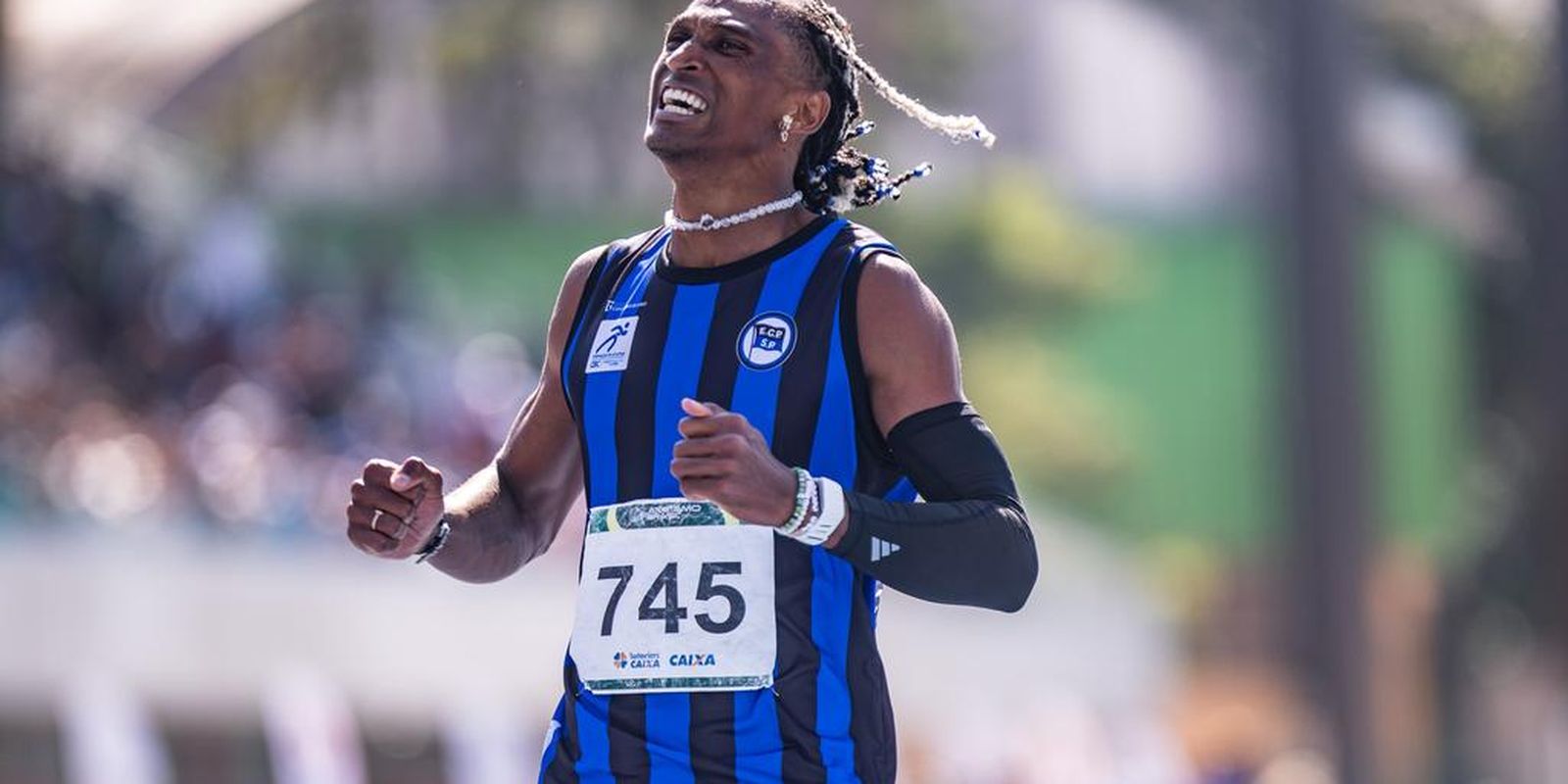 Alison dos Santos crava tempo histórico e assume a liderança mundial nos 400m com barreiras