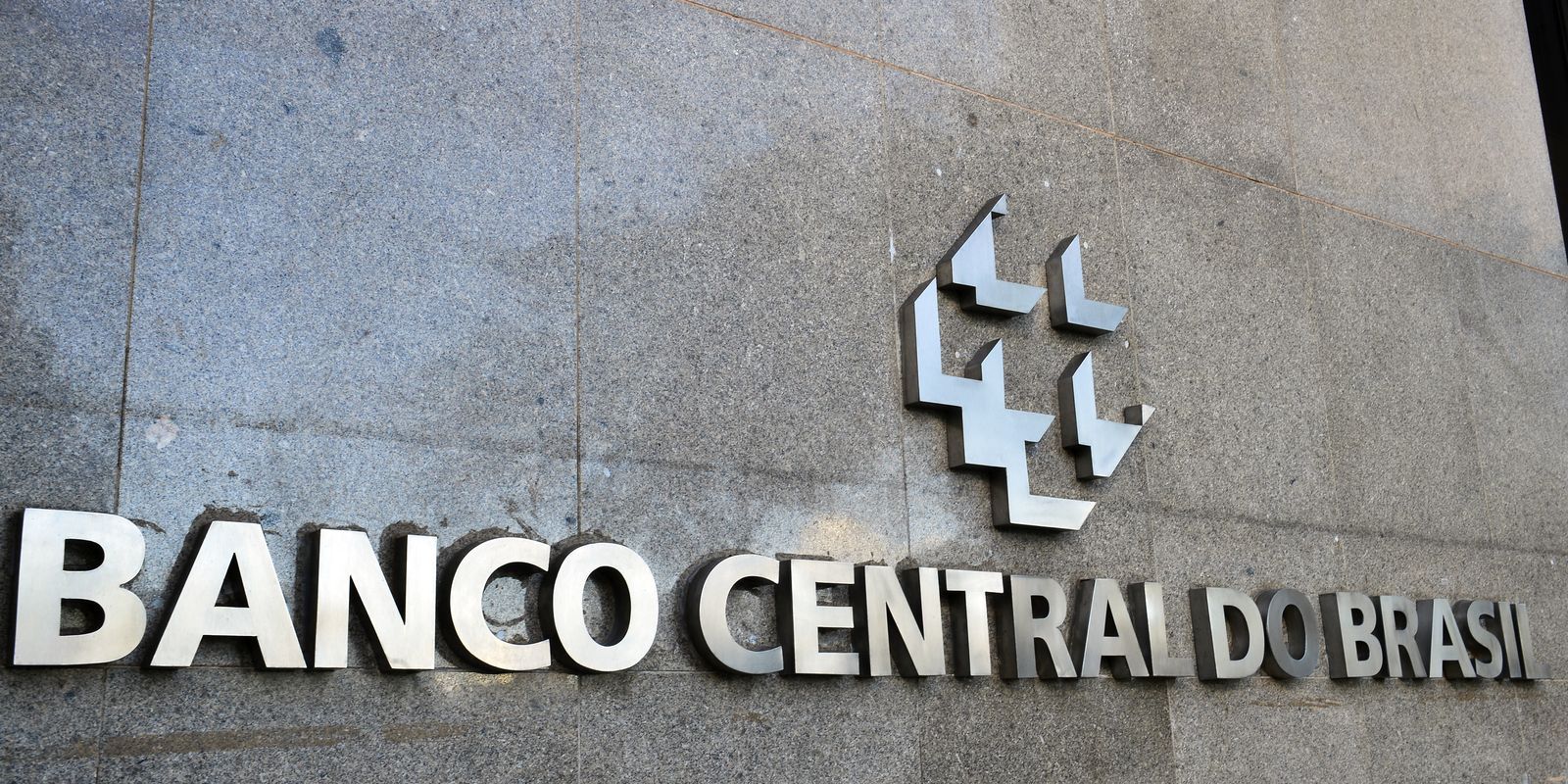 Novos concursos: Receita Federal e Banco Central autorizam 316 vagas