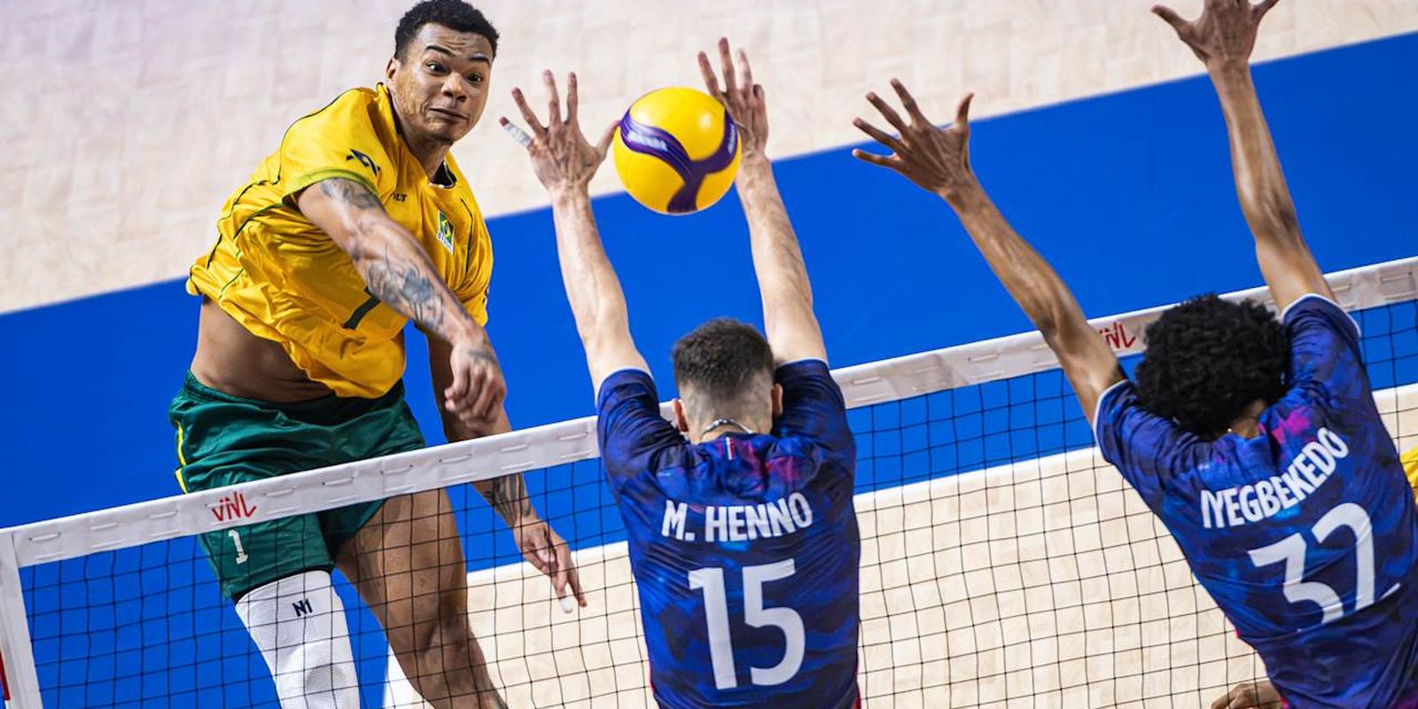 Vôlei masculino: Brasil supera França em sets diretos e avança na Liga das Nações