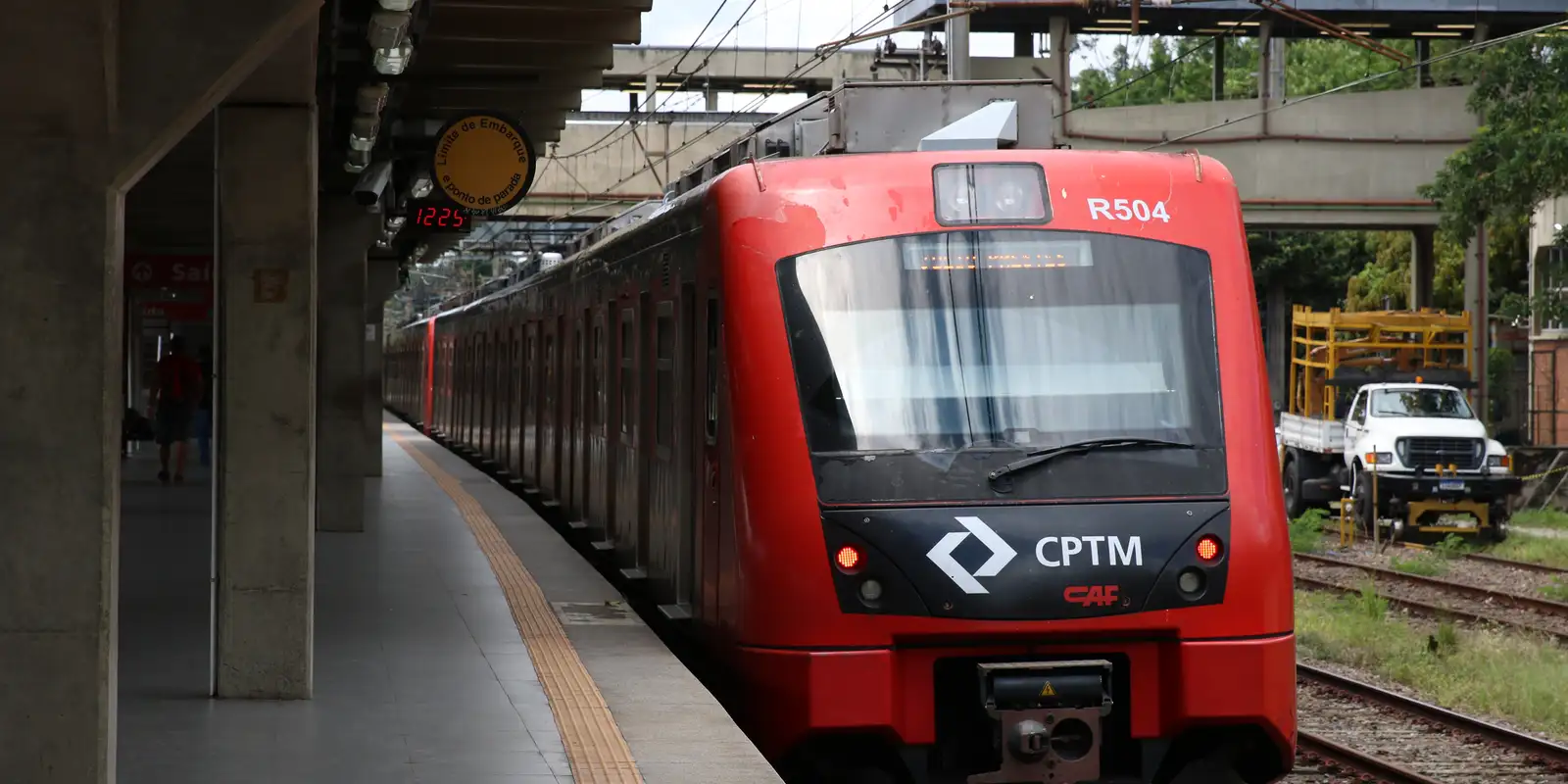 CPTM reassume operação de linhas em SP e normaliza transporte após período de caos