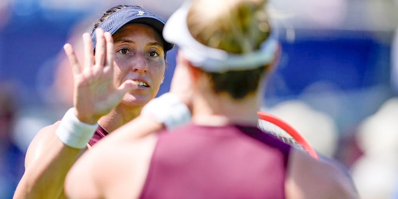 Luisa Stefani avança em Wimbledon: dupla garante vaga nas oitavas de final