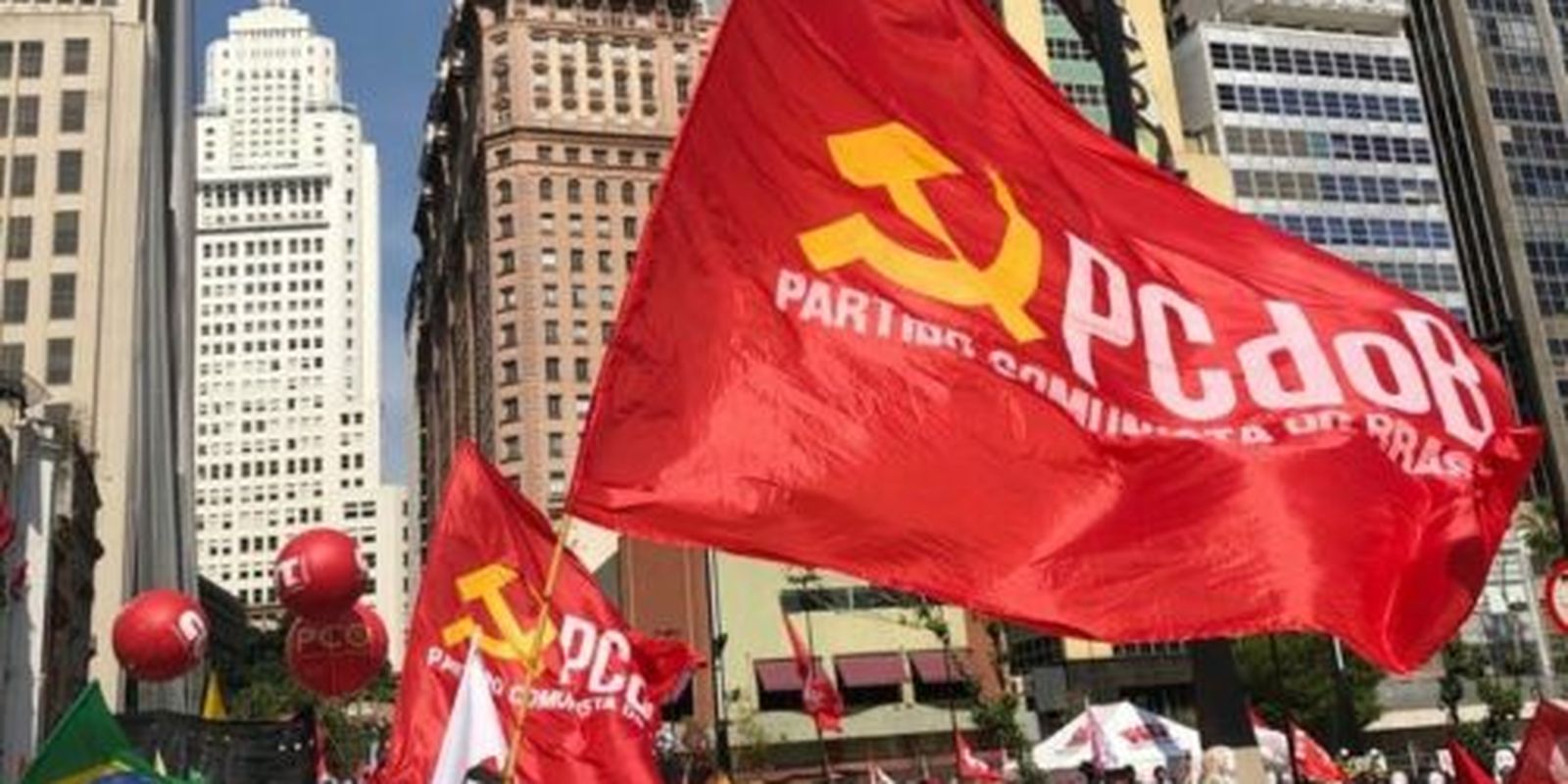 Lula ganha novo aliado forte: PCdoB oficializa apoio à presidência