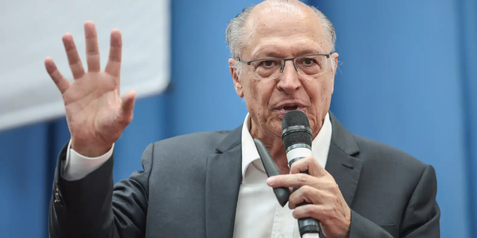 Alckmin critica Milei e o acusa de “desserviço” por ataques ao Brasil