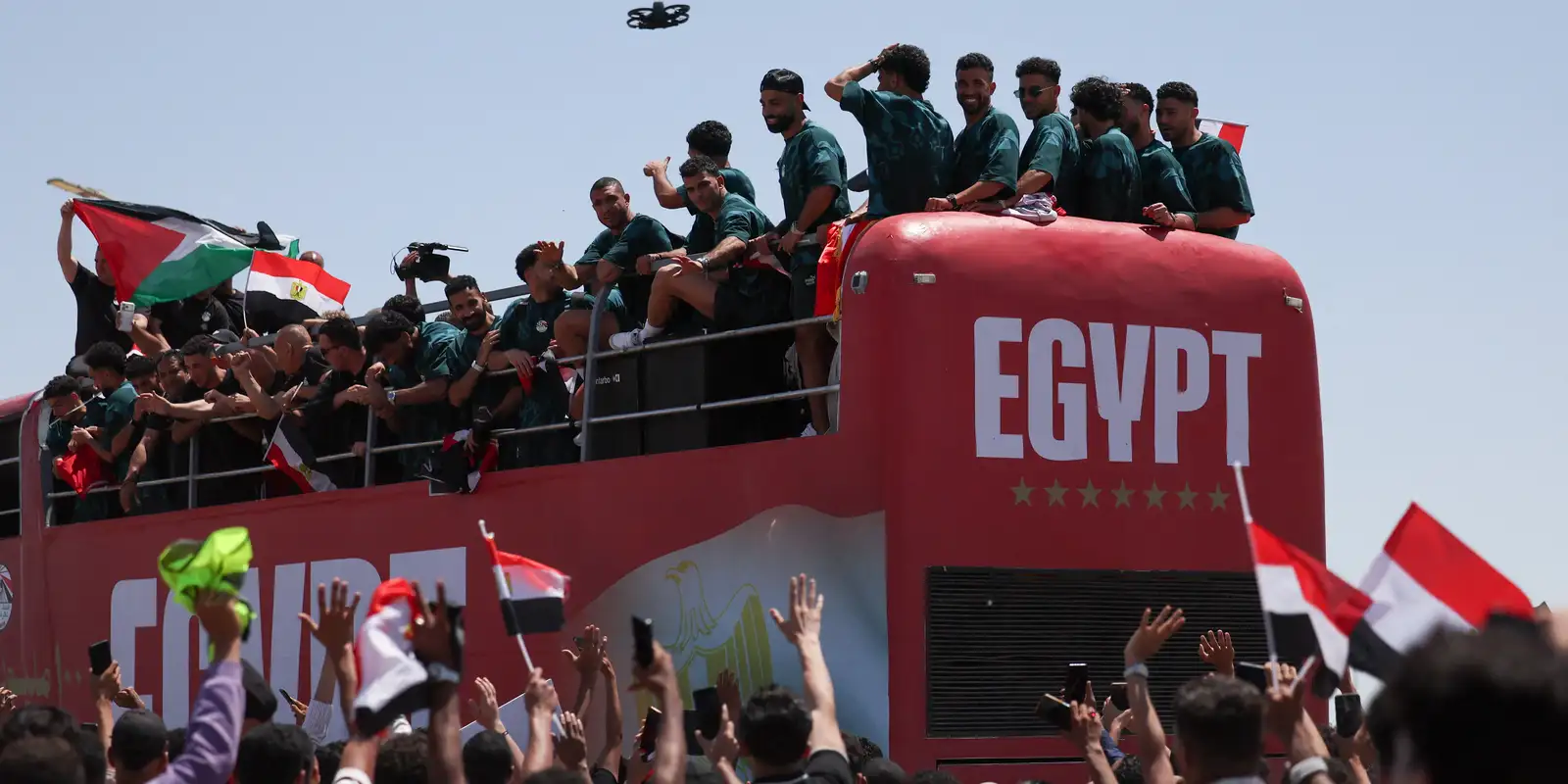 Torcida egípcia celebra seleção como heróis após campanha histórica na Copa do Mundo
