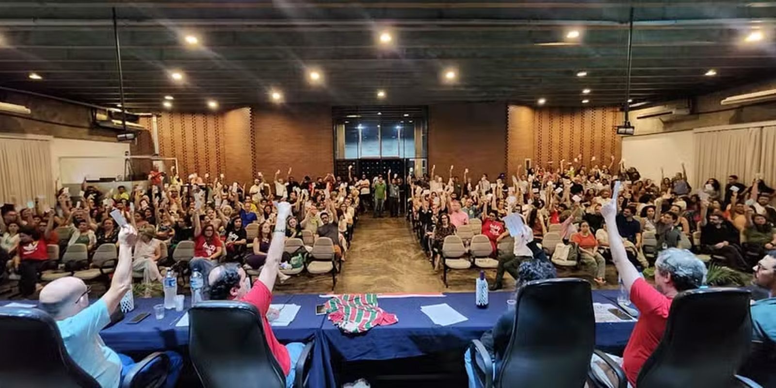 Professores da Uerj encerram greve: aulas serão retomadas em julho