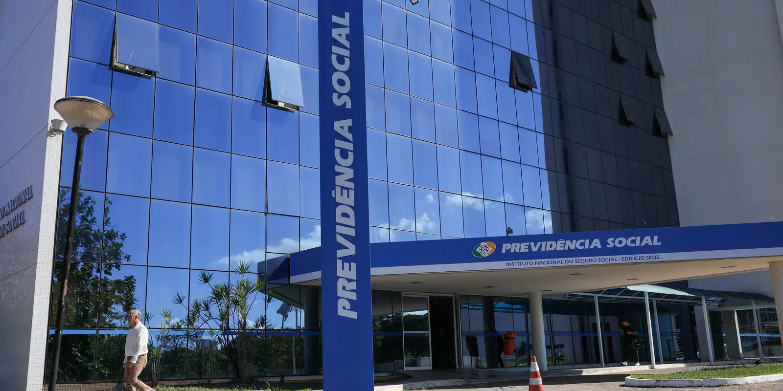 Aposentados do INSS podem fazer consignado sem biometria facial; veja como