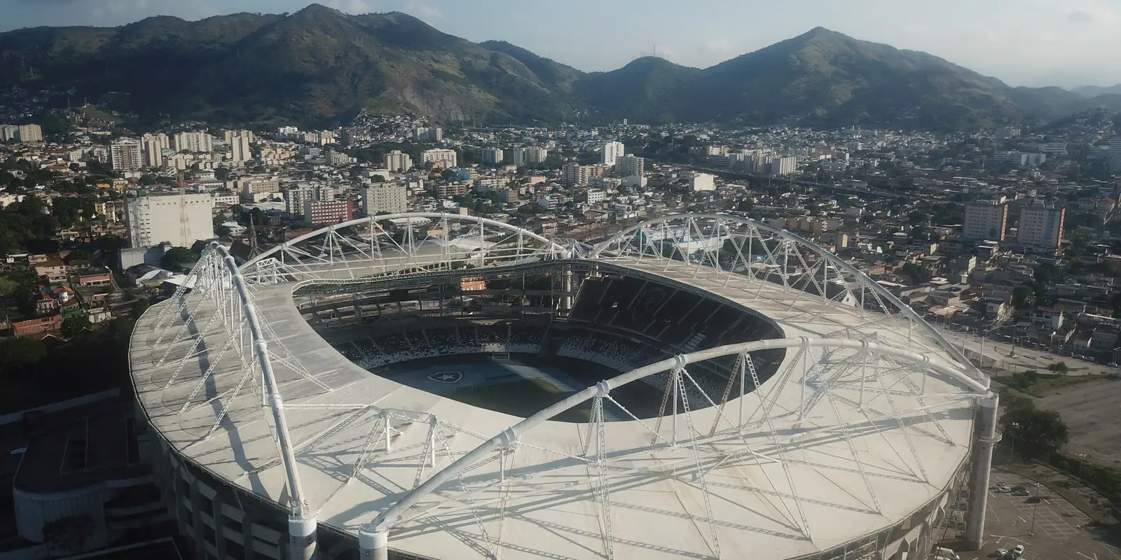 Ventania forte adia clássico Botafogo x Fluminense no Rio: veja nova data