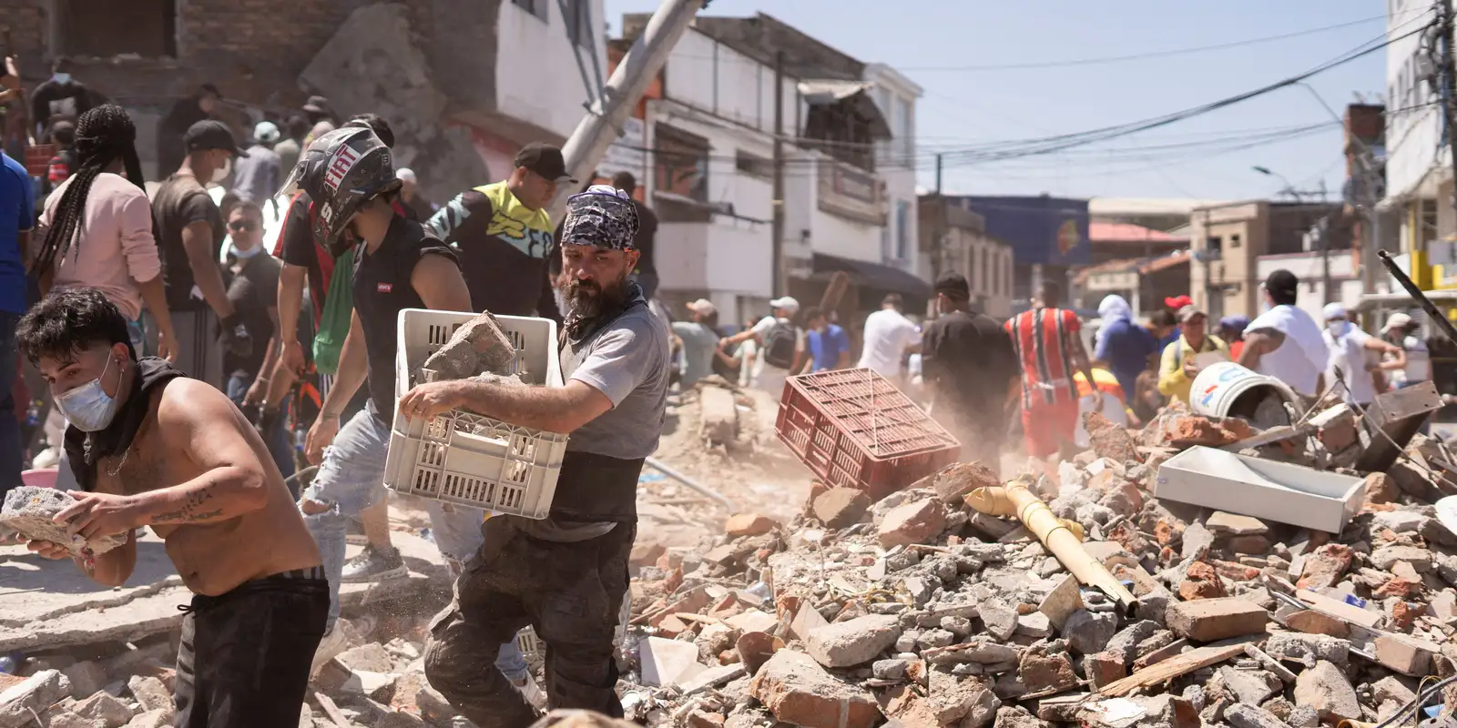 Terremoto de magnitude 7.4 atinge Colômbia e deixa ao menos 20 mortos