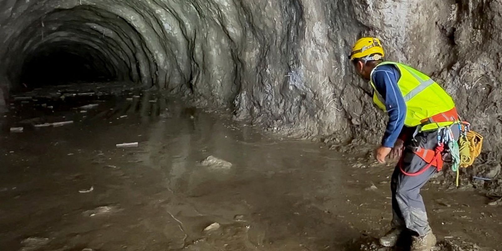 Desespero no Nepal: centenas presas em túneis hidrelétricos após enchente devastadora
