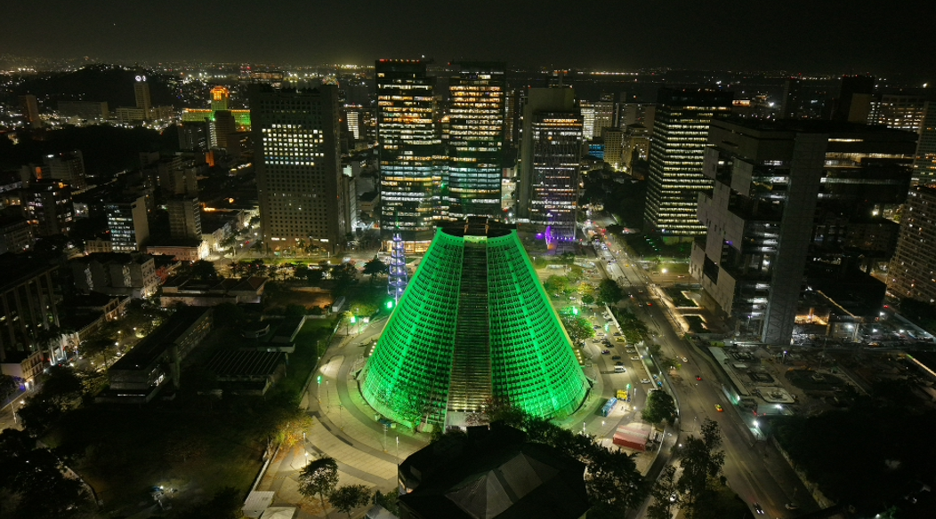 Catedral Metropolitana do Rio ganha nova iluminação cênica e transforma paisagem noturna