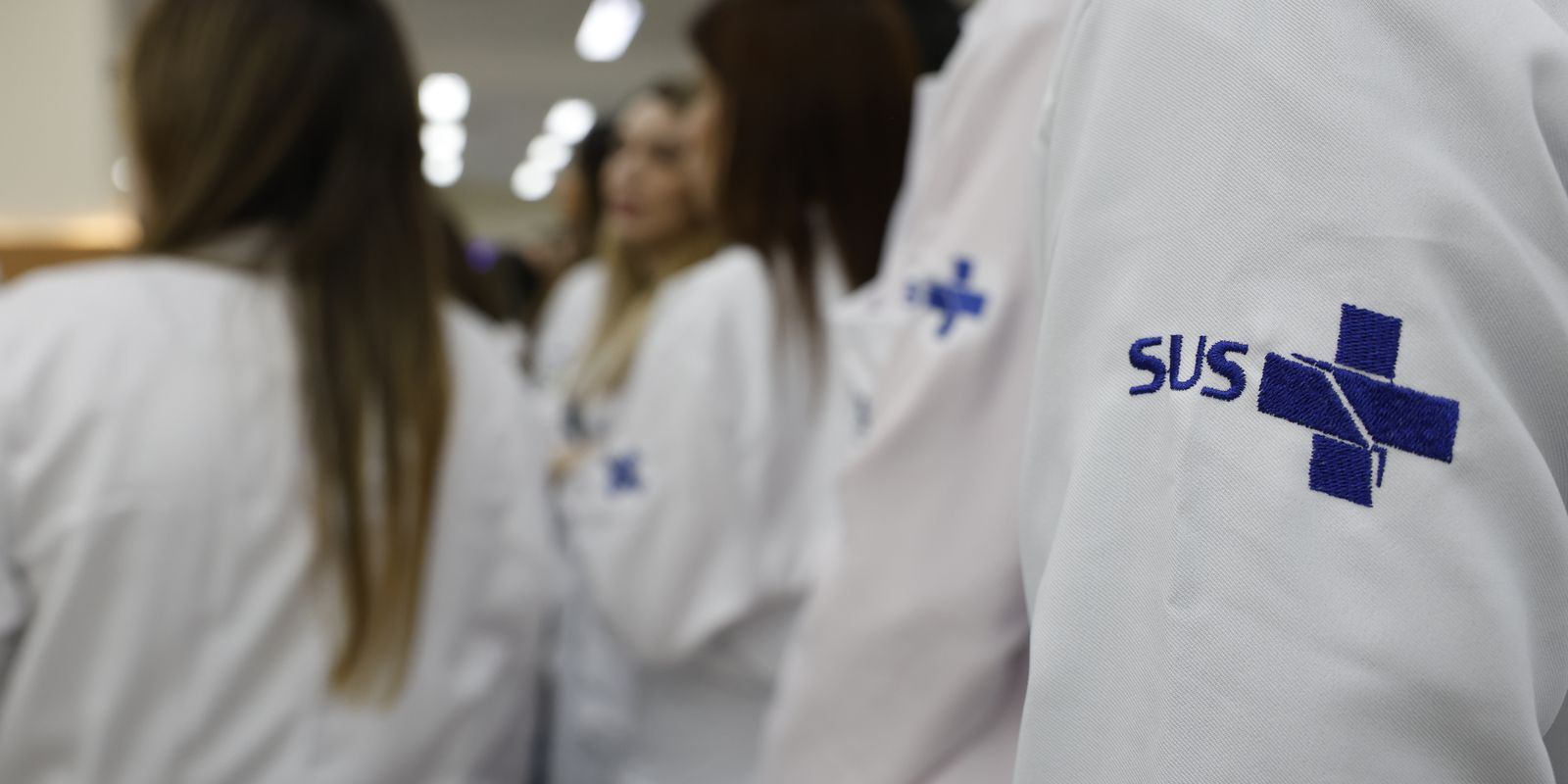 Boa notícia para o SUS: 676 médicos especialistas terão contratos estendidos até 2027