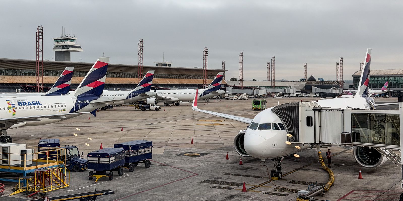 Anvisa impõe novas regras sanitárias para voos e aeroportos: o que muda?