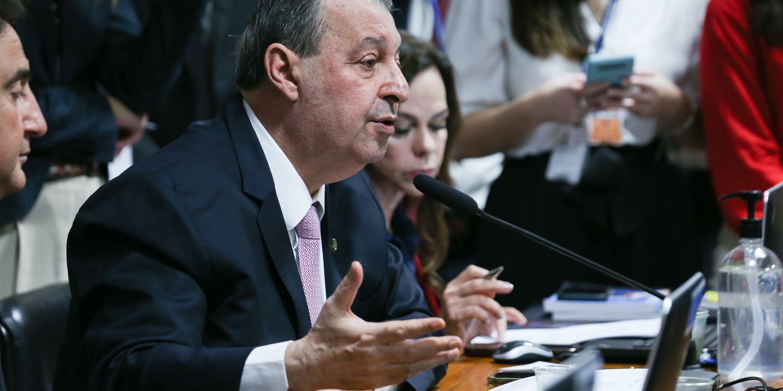 Senado avança com PEC que acaba com escala 6×1 e reduz jornada para 40 horas semanais