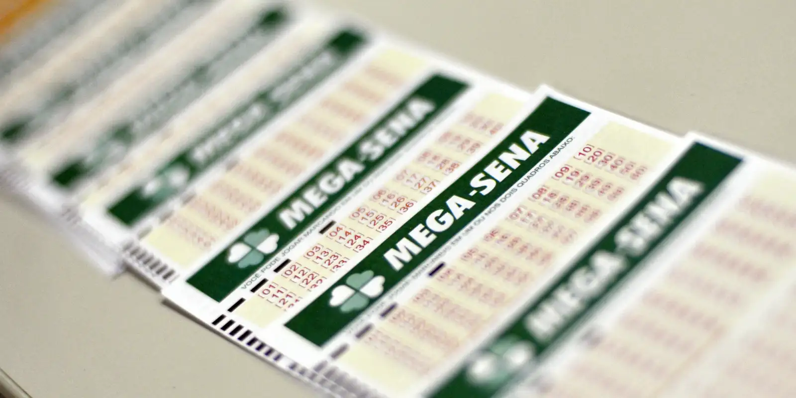 Mega Sena pode pagar R$ 100 milhões neste domingo; veja como apostar