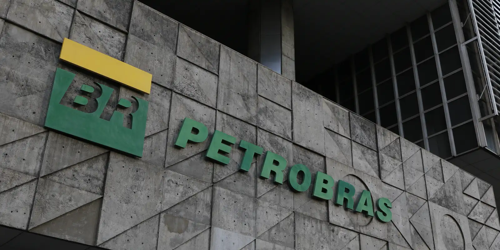 Petrobras anuncia lucro bilionário e surpreende com resultados do 2º trimestre de 2026