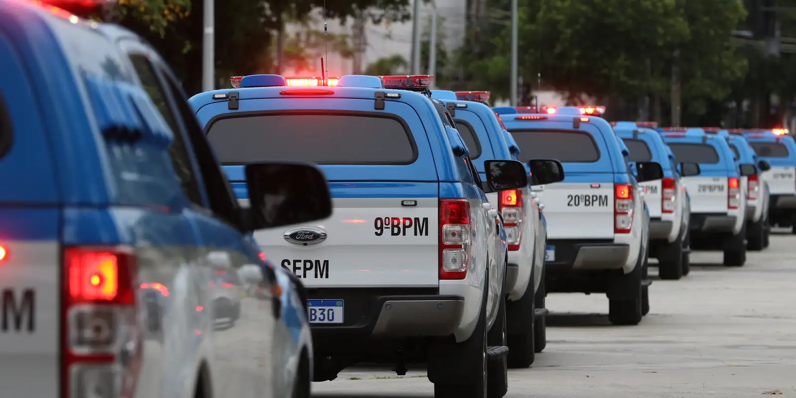 Megaoperação da PM mira o Comando Vermelho em diversas comunidades do Rio