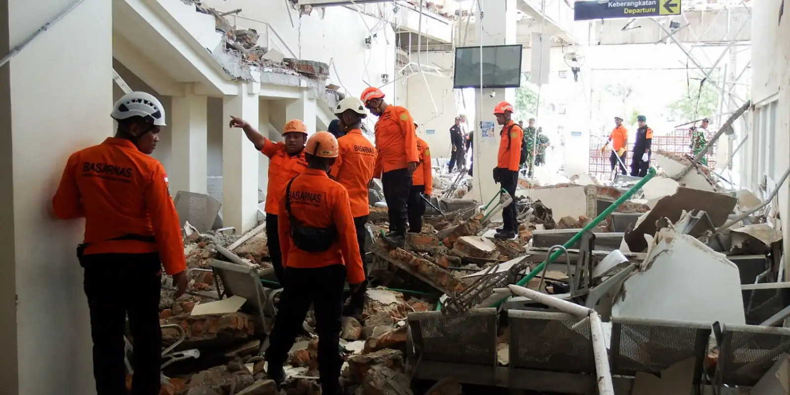 Indonésia: terremoto de 7,7 graus mata 47 e dificulta resgates