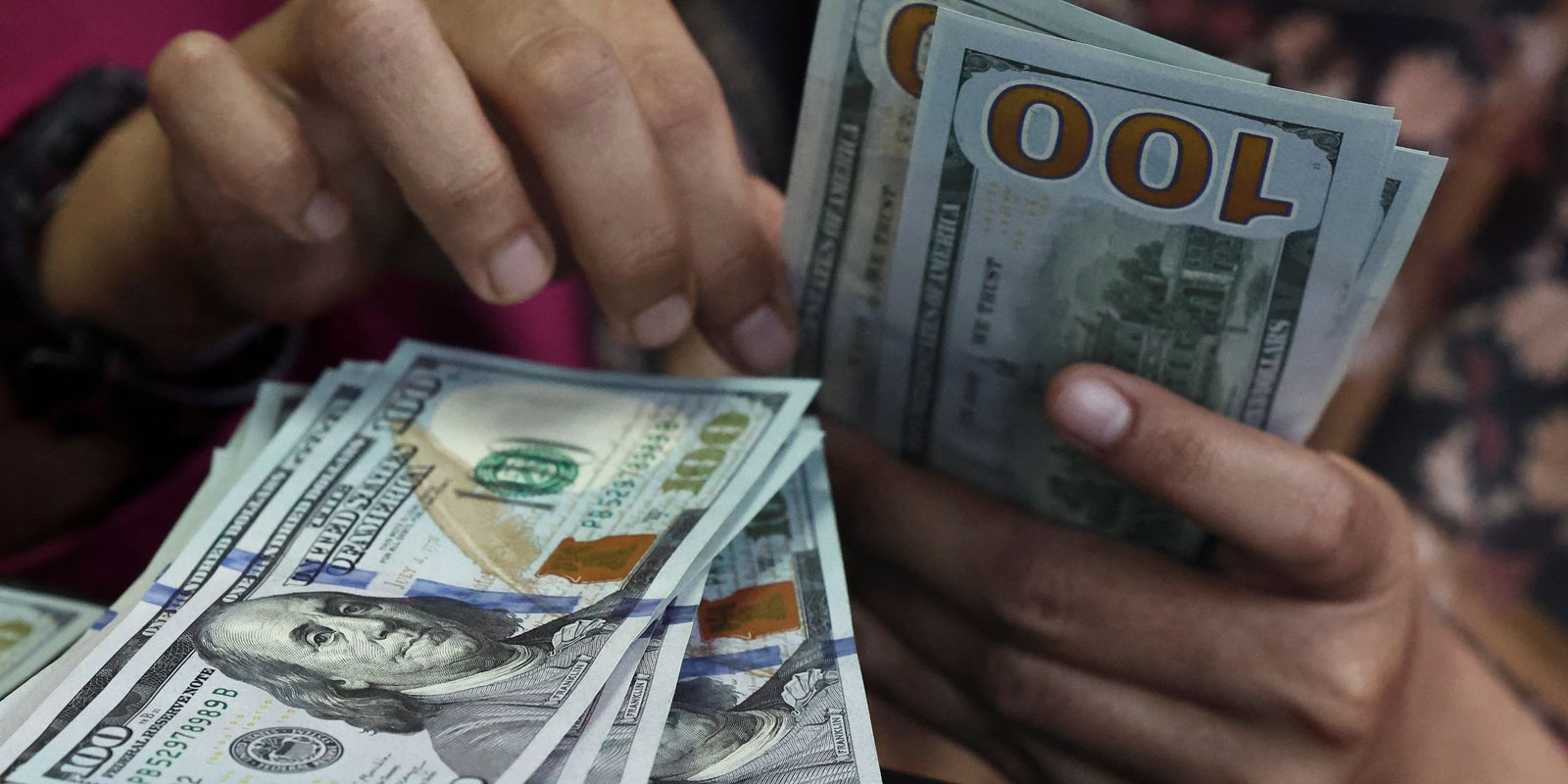 Dólar rompe R$ 5,20 e bolsa cai pela 4ª vez: entenda a turbulência