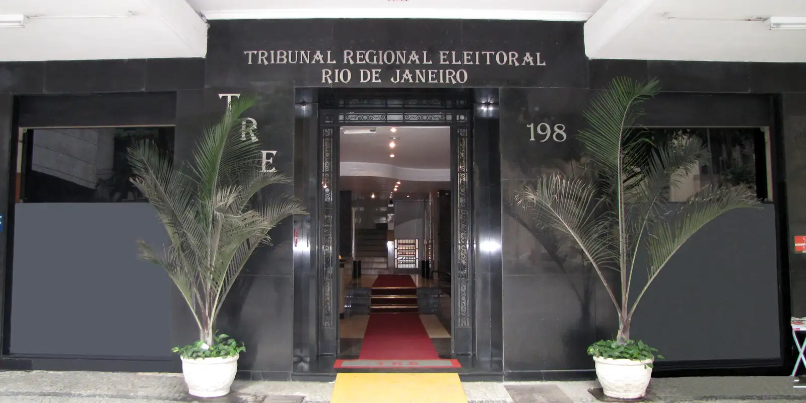 Candidatura de Val Ceasa é cassada no Rio por supostos laços com o crime organizado