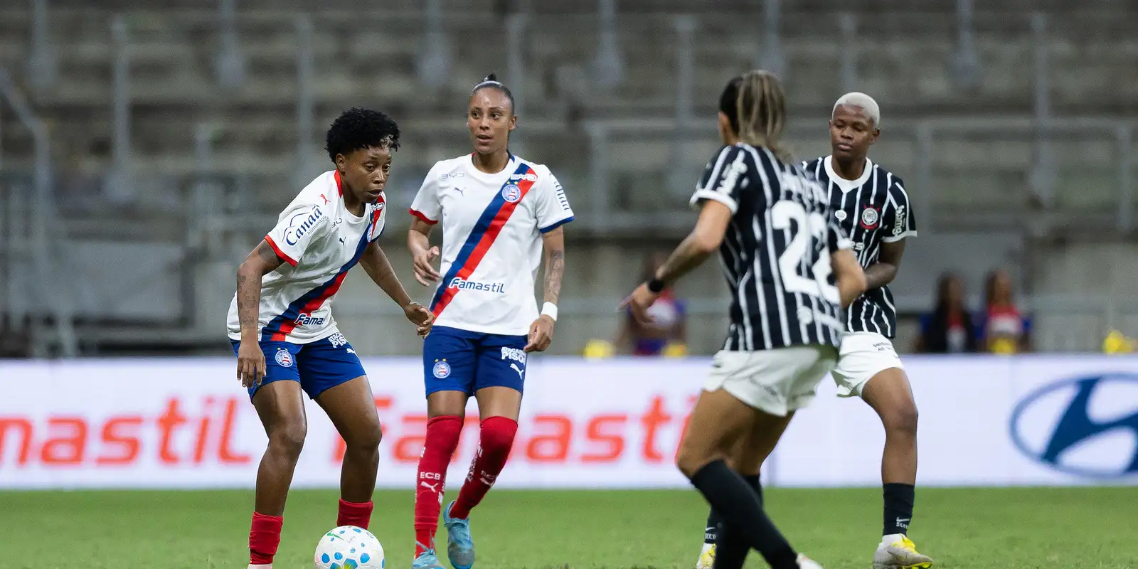 Corinthians bate Bahia em jogo com público recorde e larga na frente no brasileiro feminino