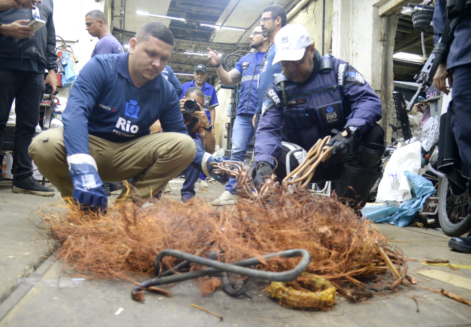 Rio: megaoperação apreende mais de 200 kg de fios furtados em ferro-velho