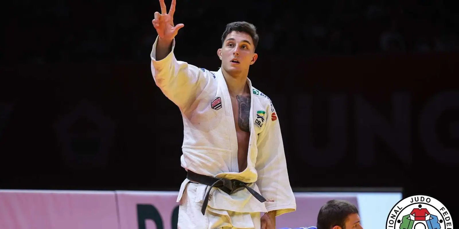 Guilherme Schimidt conquista ouro e Brasil brilha com três pódios no Grand Slam de Budapeste