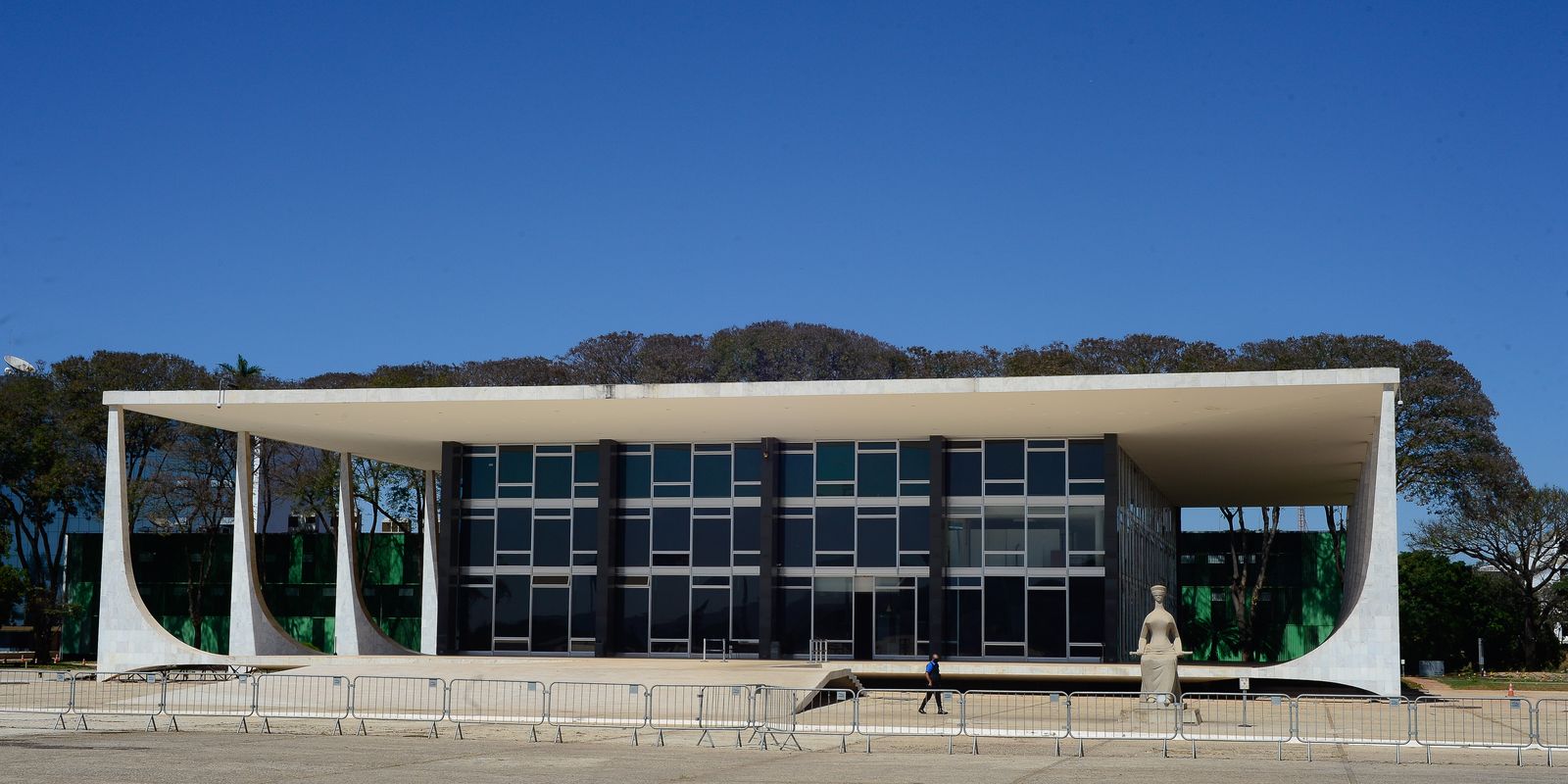 Fachin exige manifestação da PGR sobre casos polêmicos do INSS e Master