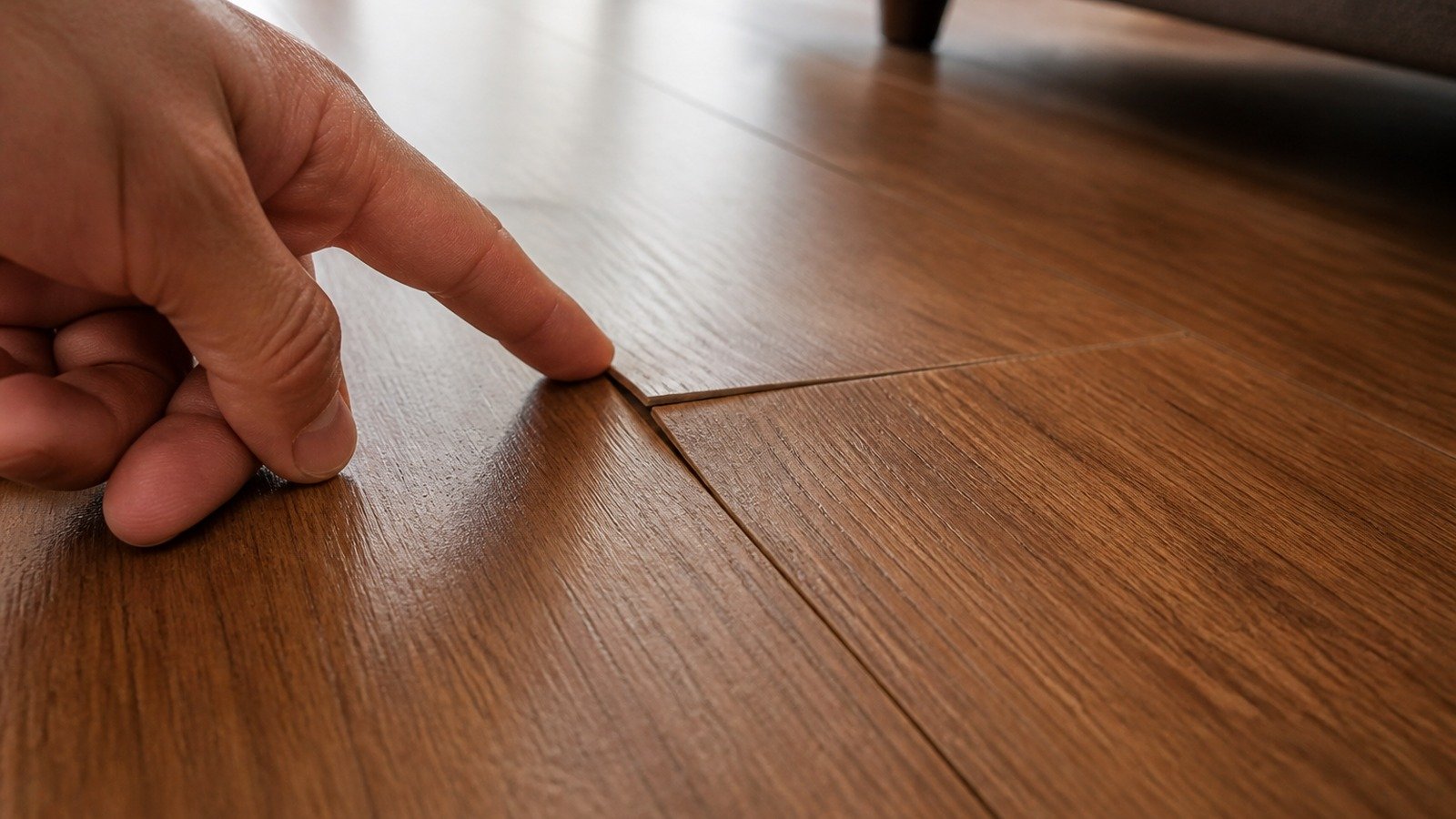 Ondulações no piso vinílico: a razão do problema está no manual do fabricante e você não sabia
