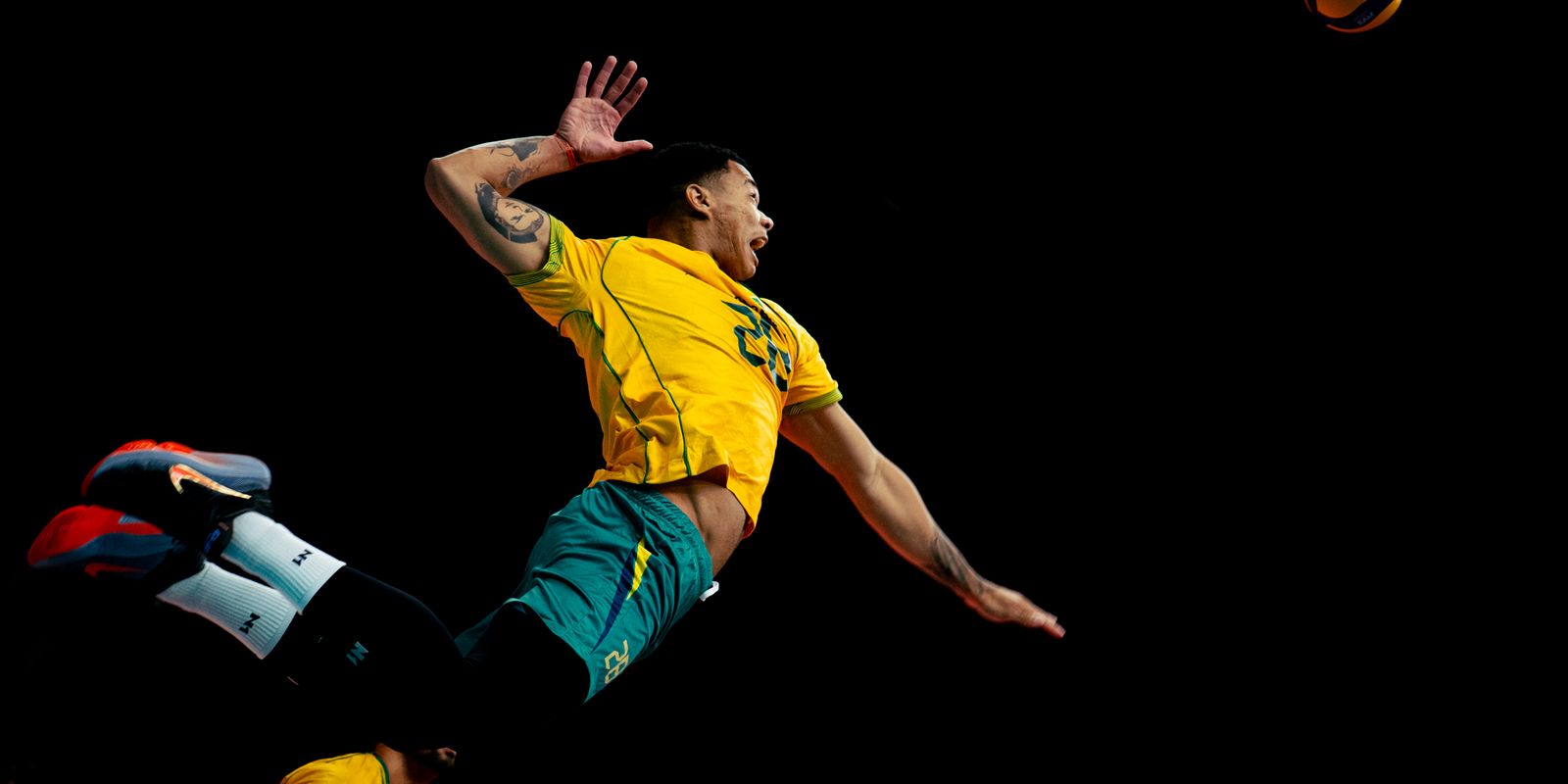 Seleção brasileira de vôlei masculino brilha, vence Colômbia e segue invicta
