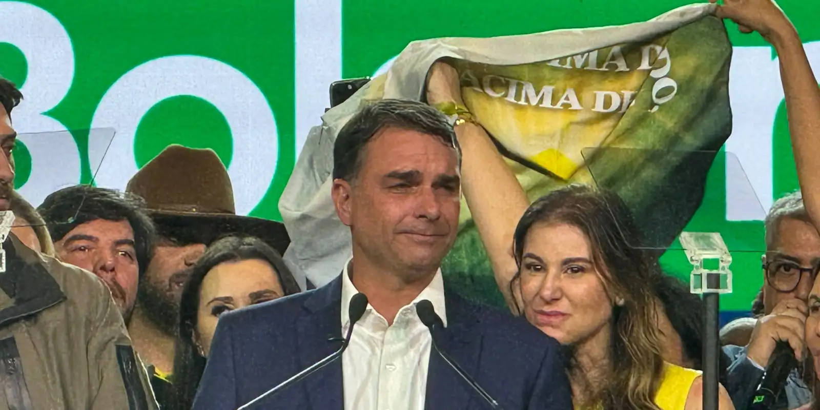 Flávio Bolsonaro usou jatinho de empresário investigado em viagem de 2025, revela revista