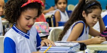 Bolsa Escola em Macaé convoca aprovados em segunda chamada para entrega de documentos