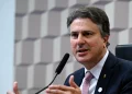 Camilo Santana cobra Flávio Bolsonaro no TSE sobre abertura de sigilos