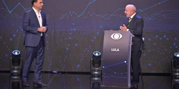 Flávio Bolsonaro tem 10 falas falsas em debate com Lula, aponta Aos Fatos