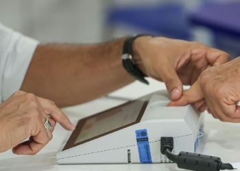 Eleições 2026 terão segundo turno entre Flávio Bolsonaro e Lula em outubro