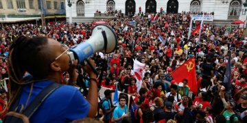 Estudantes realizam manifestações em diversos estados em apoio a Lula no segundo turno