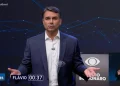 Flávio Bolsonaro evita responder sobre Milei e propostas econômicas em debate