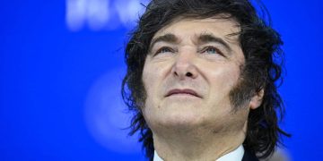 Governo da Argentina publica decreto para demitir mais servidores públicos