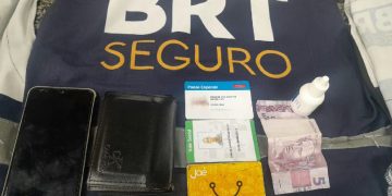 Homem é preso em Madureira por comercializar passagens com cartões de benefício no BRT