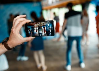 Jovens da Maré apresentam curtas-metragens produzidos com celular em mostra especial