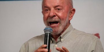 Lula promete criar Pé de Meia para universitários com auxílio mensal de R$ 700